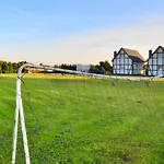Сasa de vacaciones Comfortable, Two-story Homes